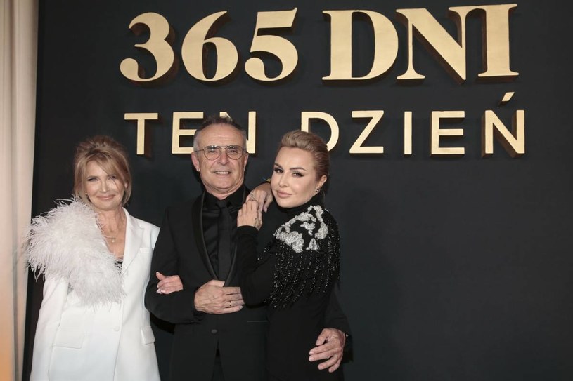 Blanka Lipińska z rodzicami na premierze "365 dni: Ten dzień" /Adam Jankowski/REPORTER /East News