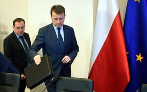 ​Błaszczak: Dodatkowe patrole na lotniskach, dworcach i w centrach handlowych