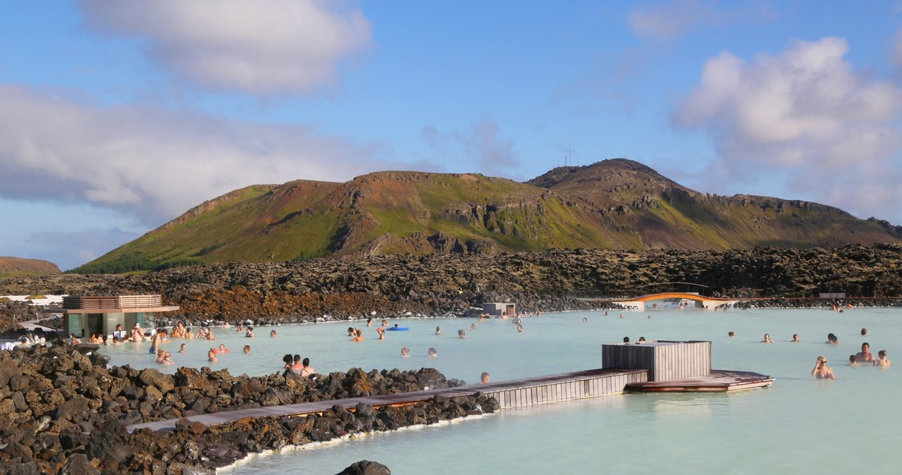 Błękitna Laguna to geotermalne uzdrowisko znajdujące się na półwyspie Reykjanes /123RF/PICSEL