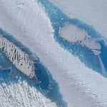 Błękitne jeziora na Antarktydzie Wschodniej