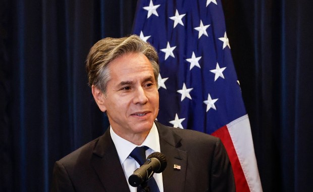 Blinken: Rosja przykłada Ukrainie broń do skroni