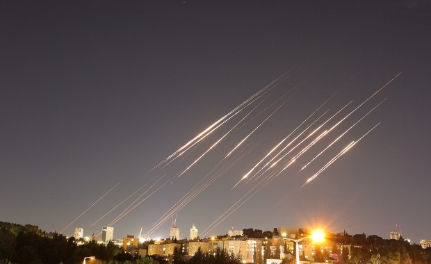 Bliski Wschód płonie. Irańskie rakiety poleciały na Izrael [ZAPIS RELACJI]