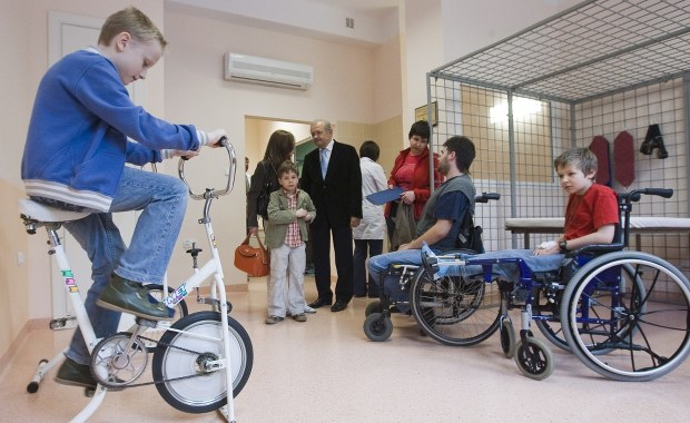 Blisko 300 dzieci bez rehabilitacji. NFZ nie podpisał umowy z wrocławskim ośrodkiem