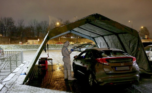 Blisko 33,5 tys. nowych zakażeń koronawirusem w Polsce