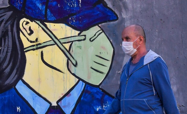 Blisko 400 tysięcy zakażeń koronawirusem w Polsce. Rząd wydłuża zamknięcie restauracji [RAPORT DNIA: 2 listopada 2020]