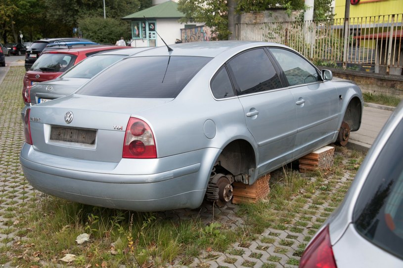 Blisko 7 mln zarejestrowanych w Polsce samochodów istnieje dziś wyłącznie na papierze /Wojciech Stróżyk /Reporter   /Agencja SE/East News
