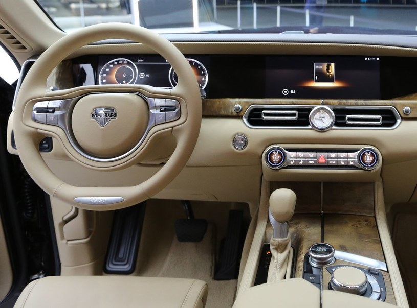 Blisko 70 proc. nowych aut sprzedawanych w Rosji wyposażonych jest w automatyczne skrzynie biegów /Getty Images