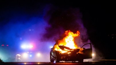 Blisko 700 aut spalonych w sylwestra. MSW Francji: Było spokojnie