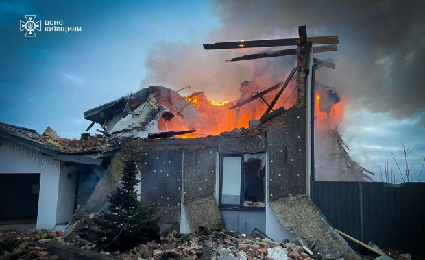 Blisko 700 dronów i rakiet uderzyło w Ukrainę