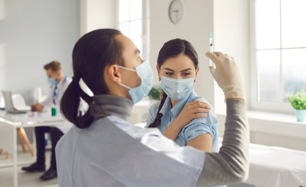 Blisko pół tysiąca nowych zakażeń koronawirusem