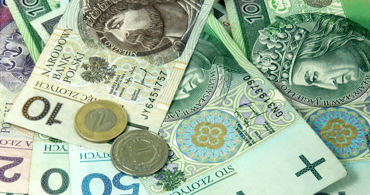 ​Blisko połowa firm zamierza zwiększać wynagrodzenia /123RF/PICSEL