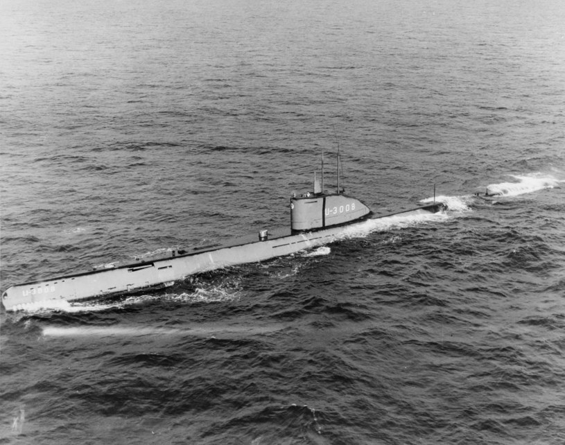 Bliźniacza jednostka typu XXI - U-3008 podczas testów przeprowadzanych przez amerykańską marynarkę wojenną w 1945 roku /US NAVY /domena publiczna