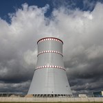 Blok elektrowni jądrowej na Białorusi odłączony od zasilania. PAA: Odczyty są w normie