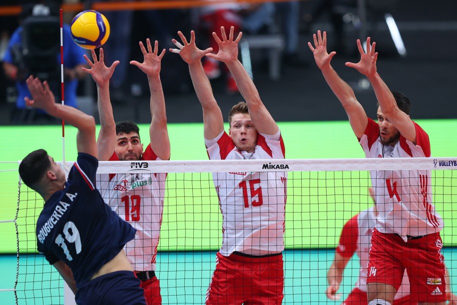 Blok polskich siatkarzy /	Łukasz Gągulski /PAP