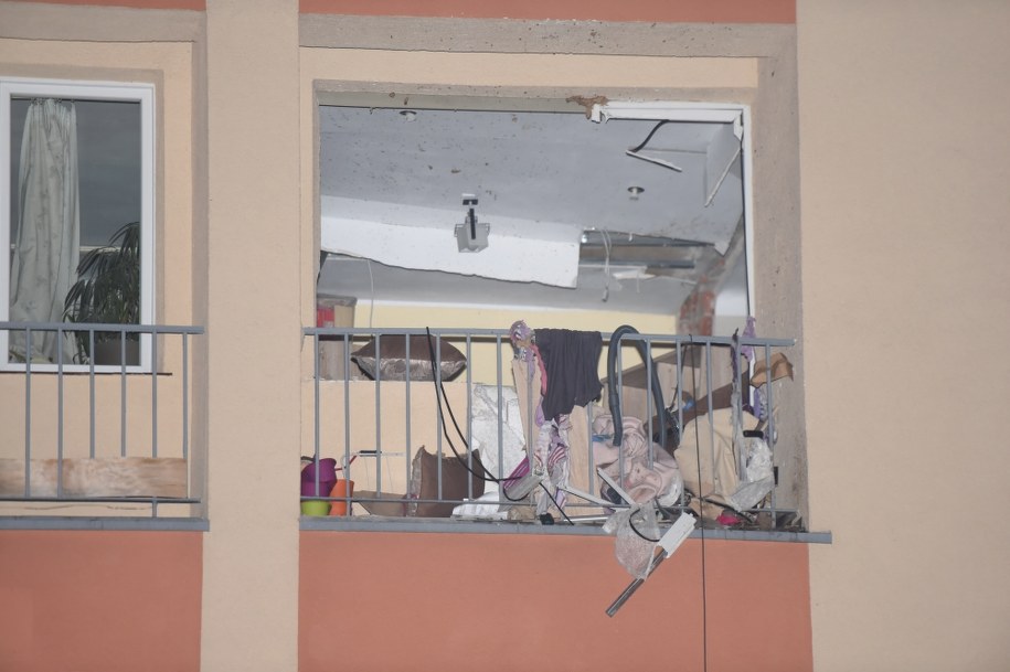 Blok przy ulicy Brackiej w Łodzi, w którym wieczorem doszło do wybuchu gazu /Grzegorz Michałowski /PAP