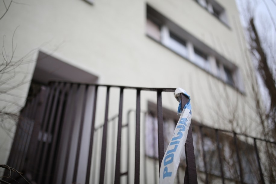 Blok przy ulicy Potockiej 60 w Warszawie, w którym znaleziono ciało kobiety /PAP/Leszek Szymański /PAP