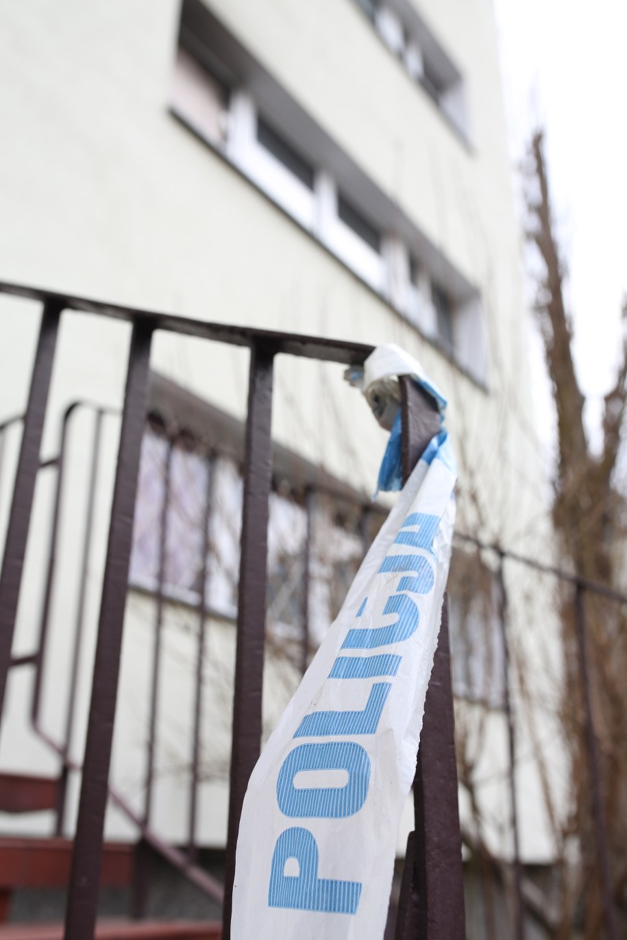 Blok przy ulicy Potockiej 60 w Warszawie /Leszek Szymański /PAP