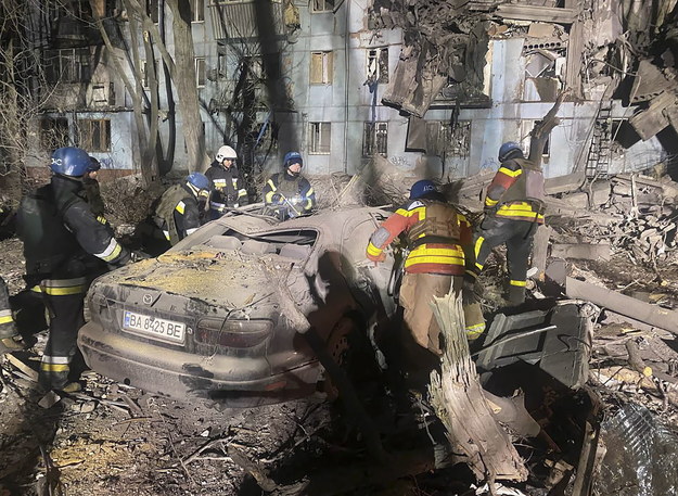 Blok w Zaporożu zniszczony w wyniku rosyjskiego ostrzału /STATE EMERGENCY SERVICE HANDOUT /PAP/EPA