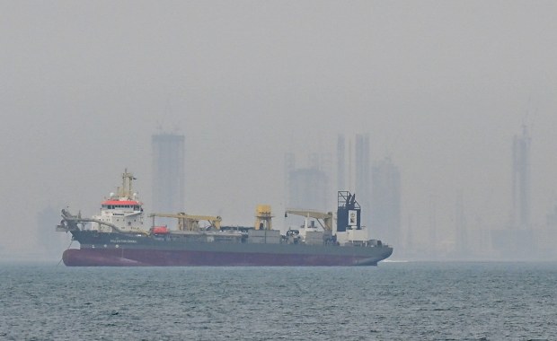 Blokada cieśniny Ormuz. 20 tys. marynarzy utknęło na statkach