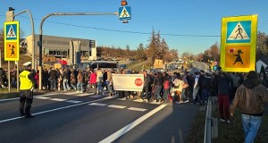 Blokada i korki przed długim weekendem. Protesty na zakopiance