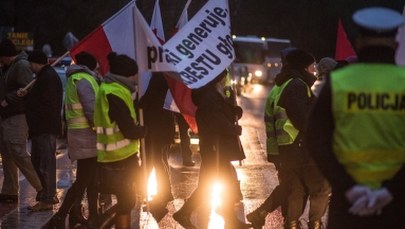 Blokowali drogę do kopalni i elektrowni. Domagają się m.in. podwyżek