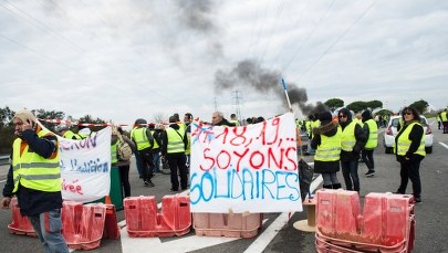 Blokują drogi, organizują manifestacje. Kto tworzy ruch "żółtych kamizelek"?