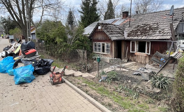 Błoto po pas i zniszczone domy. Trwa walka ze skutkami żywiołu w Pawłosiowie