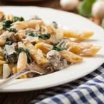 Błyskawiczny makaron z patelni, który uratuje zabiegany dzień. Przepis jak z włoskiej knajpki 