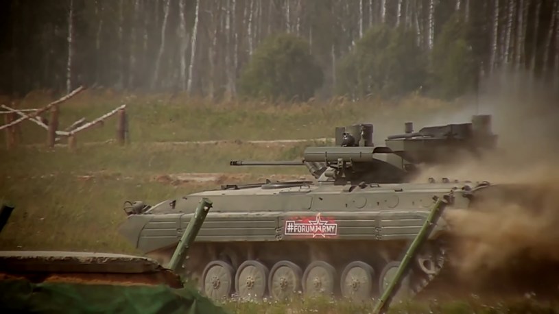 BMP-1 AM Basurmanin przeszedł testy poligonowe w 2018 roku, a do służby wprowadzono go w 2020. /Youtube/Kompletno Rusko Naoruzanje/screen/Marcin Jabłoński /materiał zewnętrzny