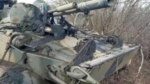 BMP-3 wpadł do rzeki? Wystarczy mocny traktor i już służy w barwach Ukrainy