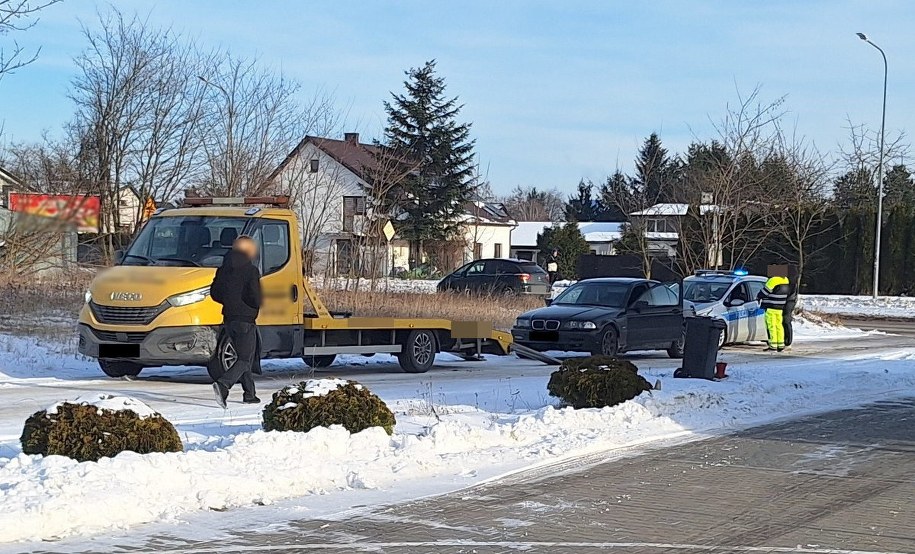 Bmw 20-latka trafiło na lawetę /KPP Ryki /Policja