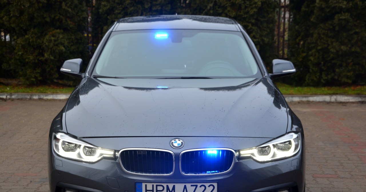 BMW 330i ma tablice, ale... nie "swoje" /Policja