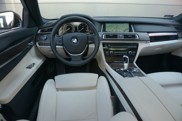 BMW 730d xDrive zdj.3 magazynauto.interia.pl testy i