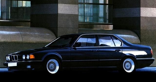 BMW 750i (E32) /BMW