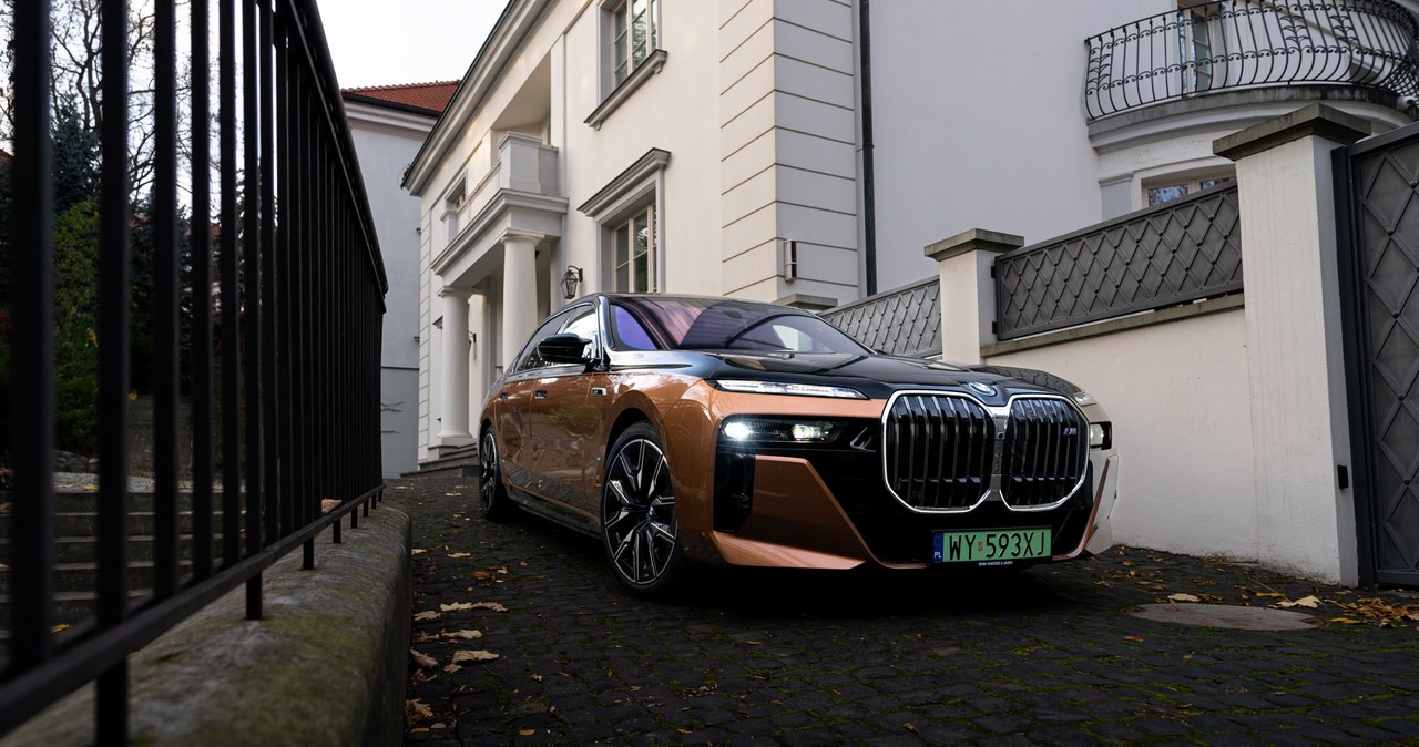 BMW i7 M70 xDrive to luksusowy pocisk. Ma wielki telewizor i osiąga "setkę" w 3,7 sekundy. /Jan Guss-Gasiński /INTERIA.PL