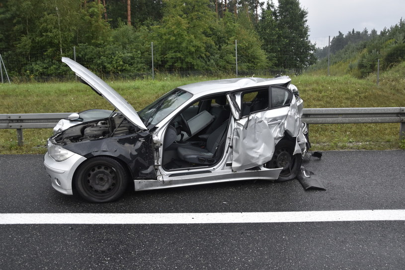 BMW już raczej nie będzie nadawało się do naprawy /Policja