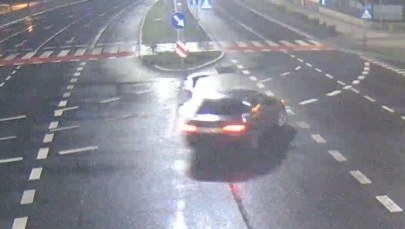 Bmw kręcił bączki na skrzyżowaniu. Kierowca zatrzymany po pościgu
