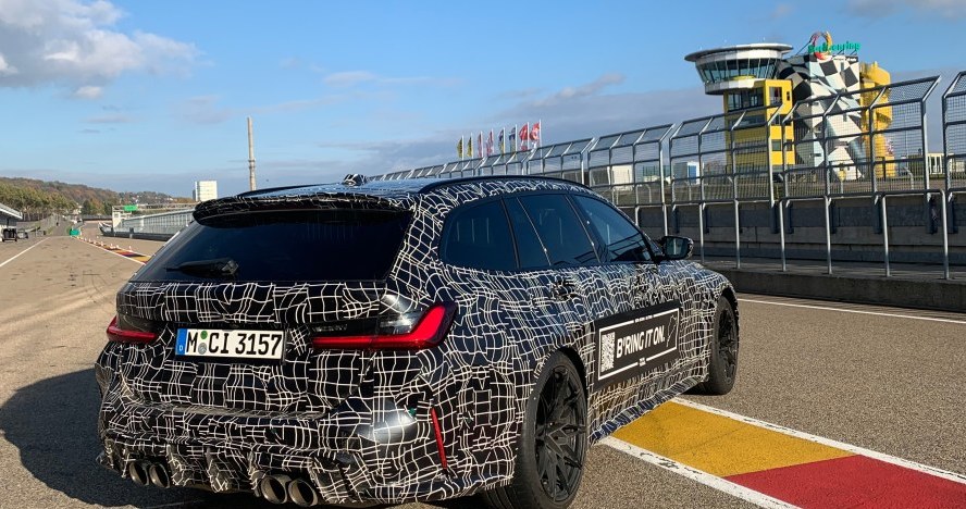 BMW M3 Touring podczas testów na torze wyścigowym /Informacja prasowa