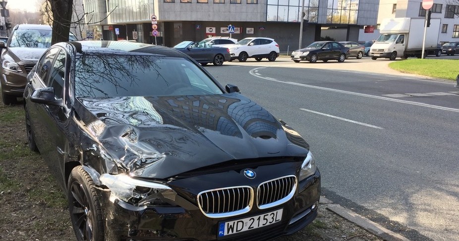 BMW, należące do Żandarmerii Wojskowej, zostało lekko uszkodzone /Bartłomiej Eider /RMF