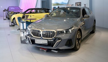 BMW notuje spadek, tnie koszty i odwołuje udział w ważnym wydarzeniu