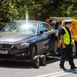 BMW odjechało na lawecie, bo jego kierowca nie miał dowodu rejestracyjnego