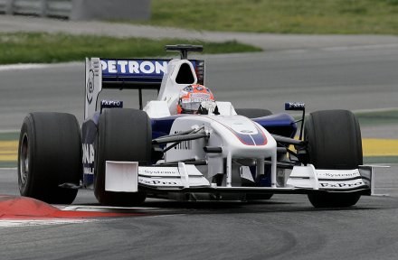 BMW Sauber musi zdecydować czy użyje KERS już w pierwszym Grand Prix /AFP