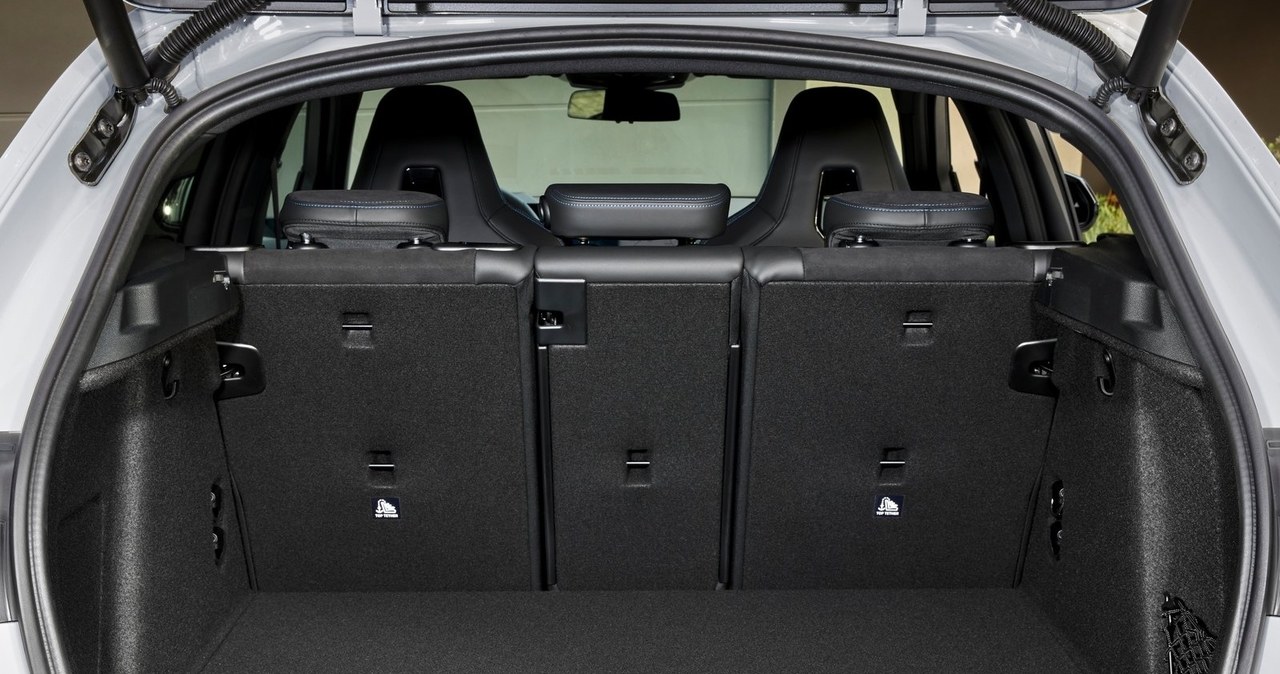 BMW serii 1 nadal ma niezbyt duży bagażnik /materiały prasowe