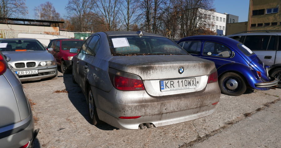 BMW serii 5 z roku 2003 wystawione na aukcji w Krakowie. Cena to 12 tys. zł / Fot: Zarząd Dróg Miasta Krakowa /Informacja prasowa