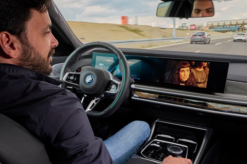 BMW serii 7 z systemem autonomicznej jazdy trzeciego stopnia /BMW /materiały prasowe