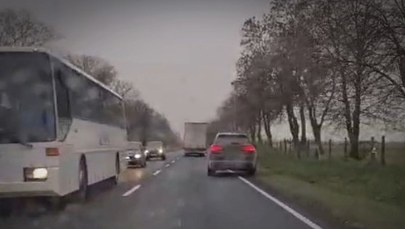 Bmw skosił znaki drogowe