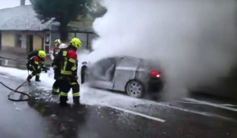 BMW stanęło w ogniu. Od tego dopiero zaczęły się kłopoty /Policja