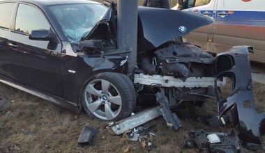 BMW w słup. Groźny wypadek w Krakowie