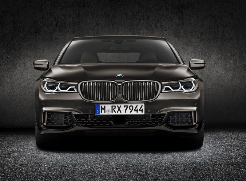 BMW X7 będzie, w dużym uproszczeniu, serią 7 z podwyższonym nadwoziem /Informacja prasowa