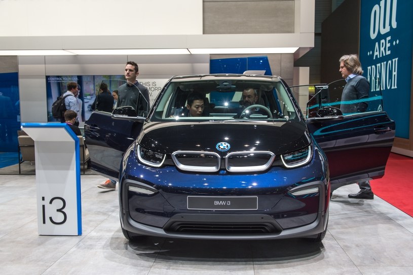 BMW zamierza rozwijać samochody elektryczne i hybrydowe /Getty Images